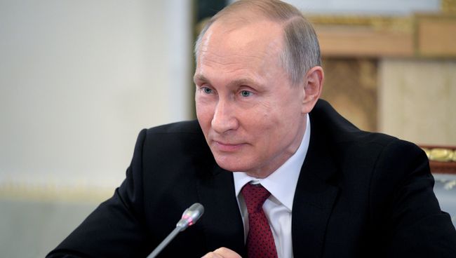 Президент РФ Владимир Путин во время встречи с представителями мировых информационных агентств на полях Санкт-Петербургского международного экономического форума. 1 июня 2017 Президент РФ Владимир Путин во время встречи с представителями мировых информационных агентств на полях Санкт-Петербургского международного экономического форума. 1 июня 2017