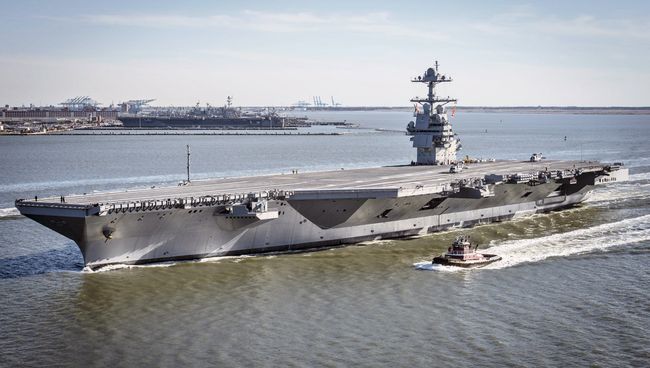 Авианосец USS Gerald R. Ford во время заводских испытаний. 8 апреля 2017 Авианосец USS Gerald R. Ford во время заводских испытаний. 8 апреля 2017