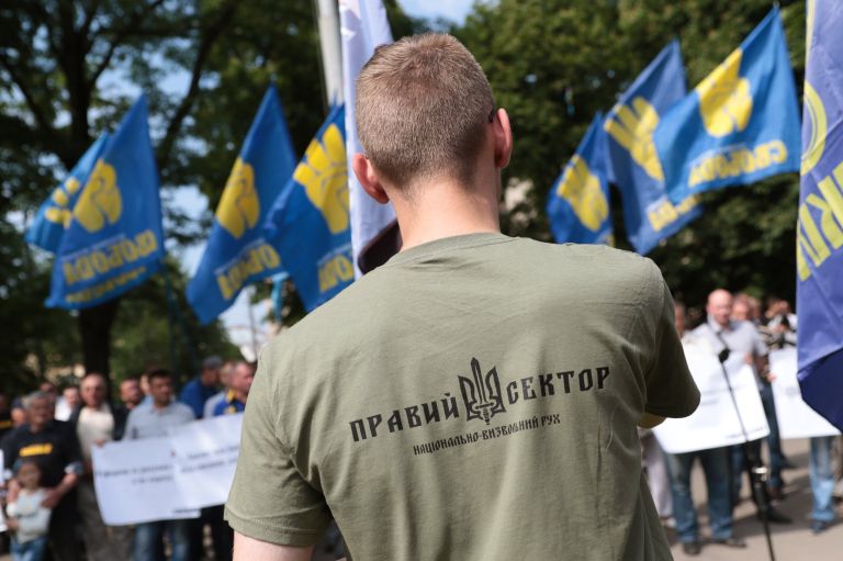 Сторонник Правого сектора (организации, запрещенной в России) на митинге националистов во Львове. 30 мая 2017 Сторонник Правого сектора (организации, запрещенной в России) на митинге националистов во Львове. 30 мая 2017