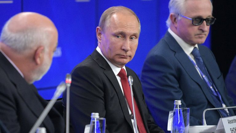 Президент РФ Владимир Путин во время бизнес-диалога Россия — США в рамках XXI Петербургского международного экономического форума Президент РФ Владимир Путин во время бизнес-диалога Россия — США в рамках XXI Петербургского международного экономического форума