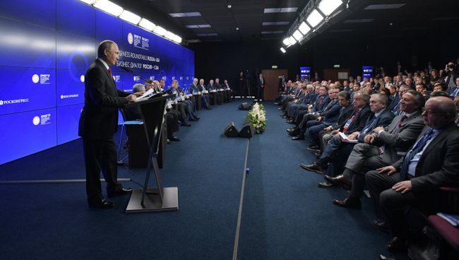 Президент РФ Владимир Путин во время бизнес-диалога Россия — США в рамках Петербургского международного экономического форума 2017 Президент РФ Владимир Путин во время бизнес-диалога Россия — США в рамках Петербургского международного экономического форума 2017