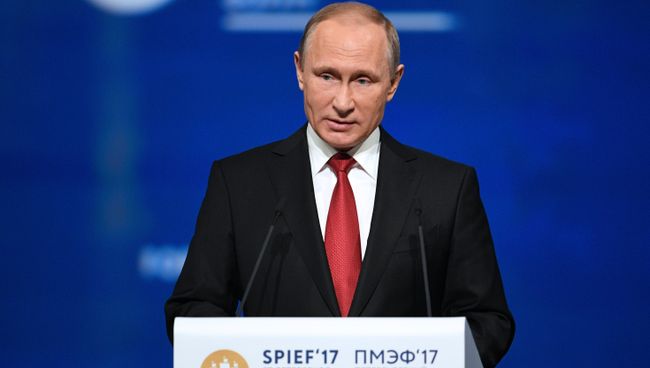 Президент РФ Владимир Путин на XXI Петербургском международном экономическом форуме. 2 июня 2017 Президент РФ Владимир Путин на XXI Петербургском международном экономическом форуме. 2 июня 2017