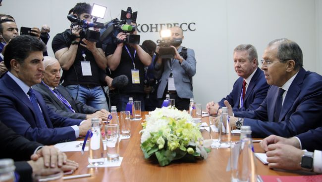 Министр иностранных дел РФ Сергей Лавров и премьер-министр Курдского автономного района Ирака Нечирван Барзани во время встречи на полях ПМЭФ