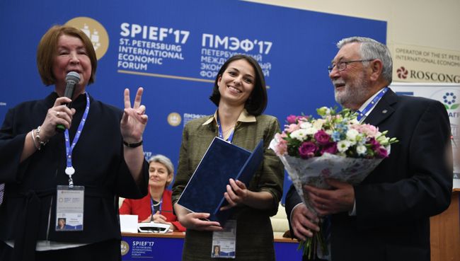 Президент IUPAC Наталья ТПрезидент IUPAC Наталья Тарасова и финансовый директор IUPAC Джон Кориш на вручении гранта Зеленая химия для жизни на Санкт-Петербургском международном экономическом форуме 2017арасова и финансовый директор IUPAC Джон Кориш на вручении гранта Зеленая химия для жизни на Санкт-Петербургском международном экономическом форуме 2017 Президент IUPAC Наталья ТПрезидент IUPAC Наталья Тарасова и финансовый директор IUPAC Джон Кориш на вручении гранта Зеленая химия для жизни на Санкт-Петербургском международном экономическом форуме 2017арасова и финансовый директор IUPAC Джон Кориш на вручении гранта Зеленая химия для жизни на Санкт-Петербургском международном экономическом форуме 2017