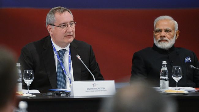 Нарендра Моди и Дмитрий Рогозин на Санкт-Петербургском международном экономическом форуме 2017 Нарендра Моди и Дмитрий Рогозин на Санкт-Петербургском международном экономическом форуме 2017
