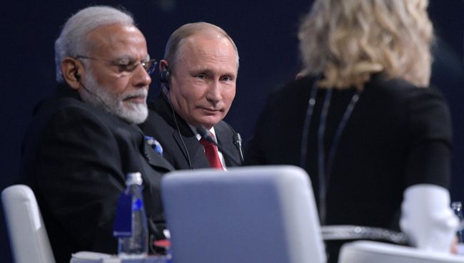 Президент РФ Владимир Путин и премьер-министр Индии Нарендра Моди на пленарном заседании Петербургского международного экономического форума 2017 Президент РФ Владимир Путин и премьер-министр Индии Нарендра Моди на пленарном заседании Петербургского международного экономического форума 2017