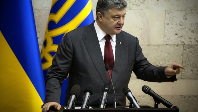 Президент Украины Петр Порошенко выступает в военном институте Киевского национального университета им. Шевченко Президент Украины Петр Порошенко выступает в военном институте Киевского национального университета им. Шевченко