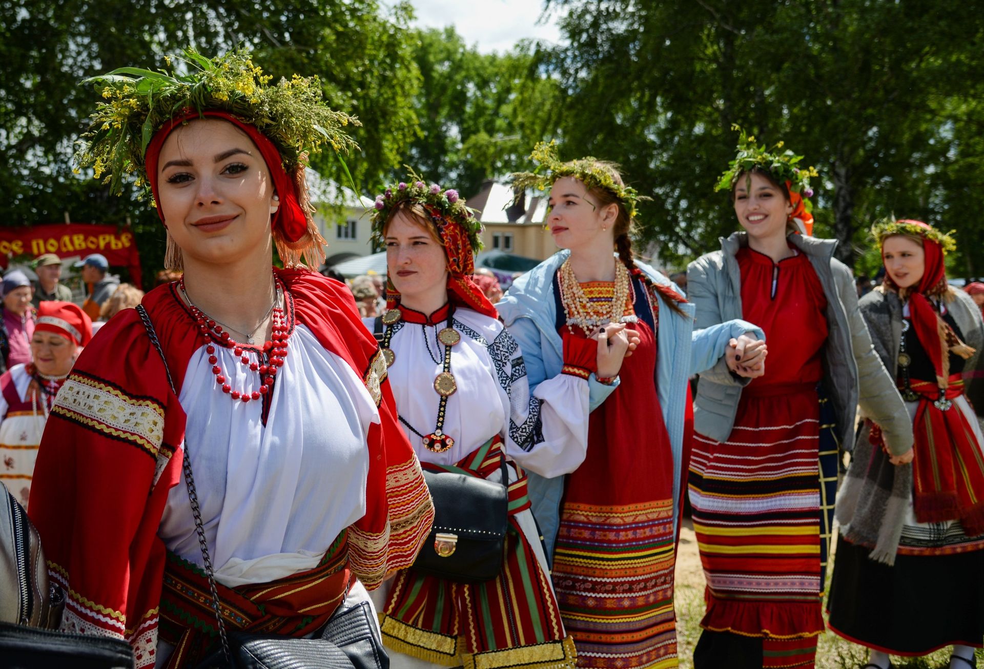 Хоровод во время народных гуляний на Фольклорном славянском фестивале в день праздника святой Троицы в селе Новая Усмань - РИА Новости, 1920, 27.02.2026