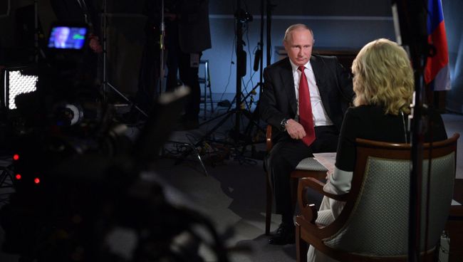 Президент РФ Владимир Путин и телеведущая NBC News Меган Келли во время интервью. 3 июня 2017 Президент РФ Владимир Путин и телеведущая NBC News Меган Келли во время интервью. 3 июня 2017