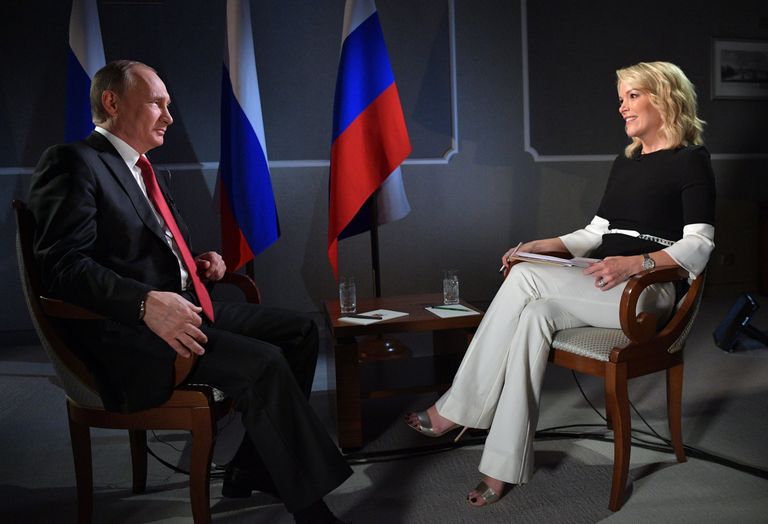 Президент РФ Владимир Путин и телеведущая NBC News Меган Келли во время интервью. 3 июня 2017 Президент РФ Владимир Путин и телеведущая NBC News Меган Келли во время интервью. 3 июня 2017