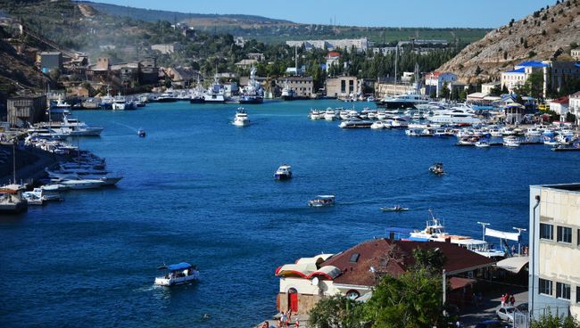 Вид с Крепостной горы на Балаклавскую бухту Севастополя Вид с Крепостной горы на Балаклавскую бухту Севастополя