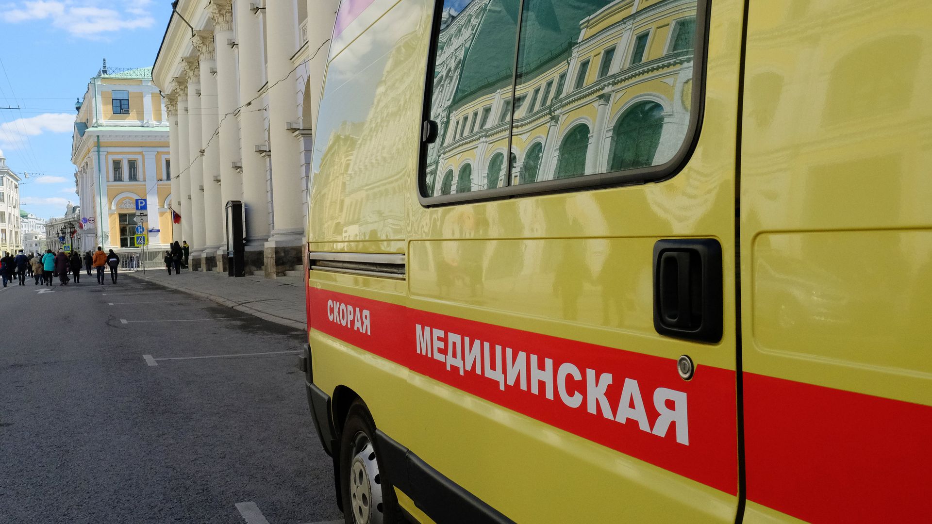 Автомобиль скорой помощи на улице Москвы Автомобиль скорой помощи на улице Москвы - РИА Новости, 1920, 28.10.2020