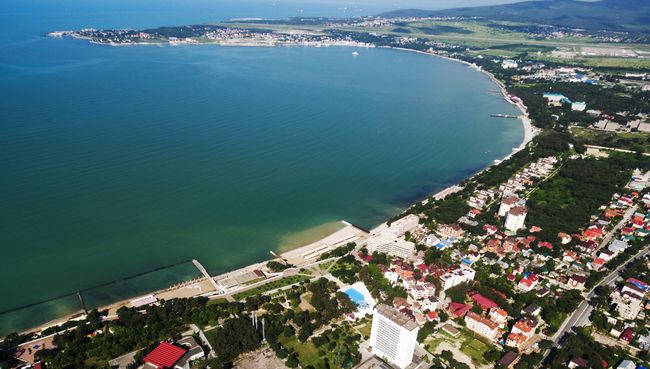 Тонкий мыс в Геленджике. Архивное фото Тонкий мыс в Геленджике. Архивное фото
