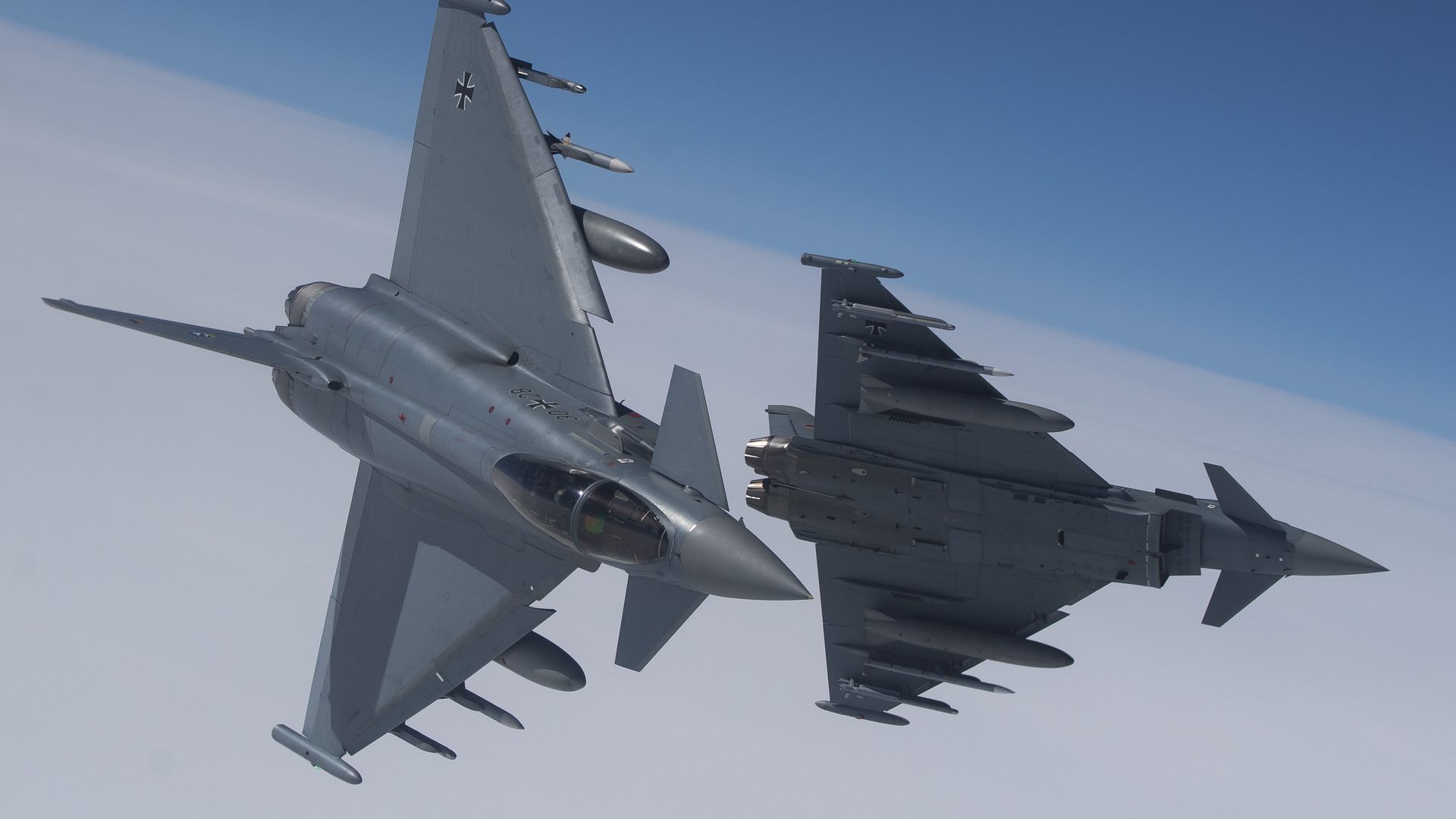 Немецкий истребитель Eurofighter Typhoon во время учений ВВС НАТО в воздушном пространстве Литвы Немецкий истребитель Eurofighter Typhoon во время учений ВВС НАТО в воздушном пространстве Литвы - РИА Новости, 1920, 01.06.2023