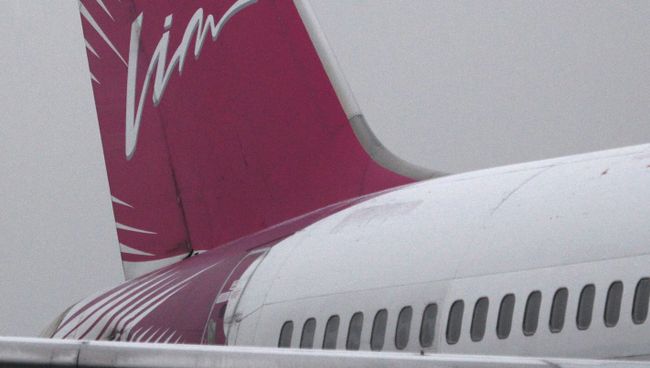 Название авиакомпании Vim-avia на хвостовой части самолета Название авиакомпании Vim-avia на хвостовой части самолета