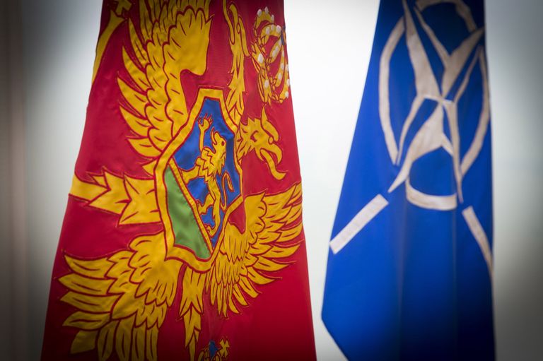Флаги Черногории и НАТО Флаги Черногории и НАТО