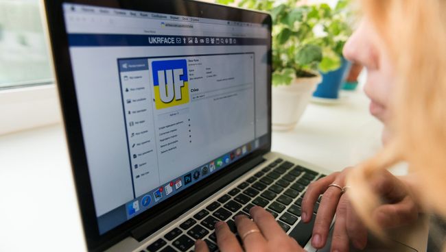 Главная страница украинской социальной сети Ukrface на экране ноутбука. Архивное фото Главная страница украинской социальной сети Ukrface на экране ноутбука. Архивное фото