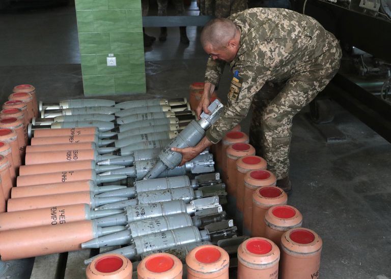 Военнослужащий вооруженных сил Украины во время военных учений на Яворовском полигоне во Львовской области