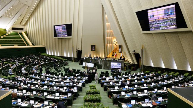 В зале заседаний парламента Ирана. Архивное фото В зале заседаний парламента Ирана. Архивное фото