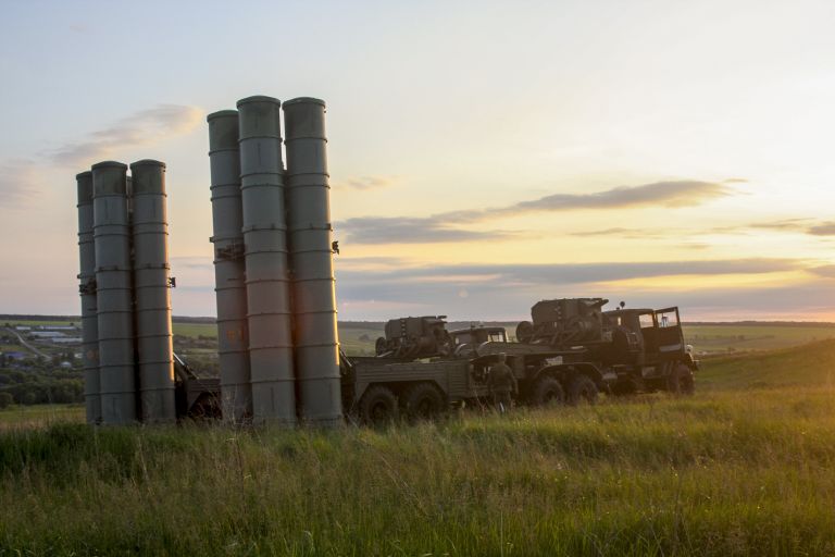 Зенитные ракетные комплексы С-300 Фаворит Зенитные ракетные комплексы С-300 Фаворит