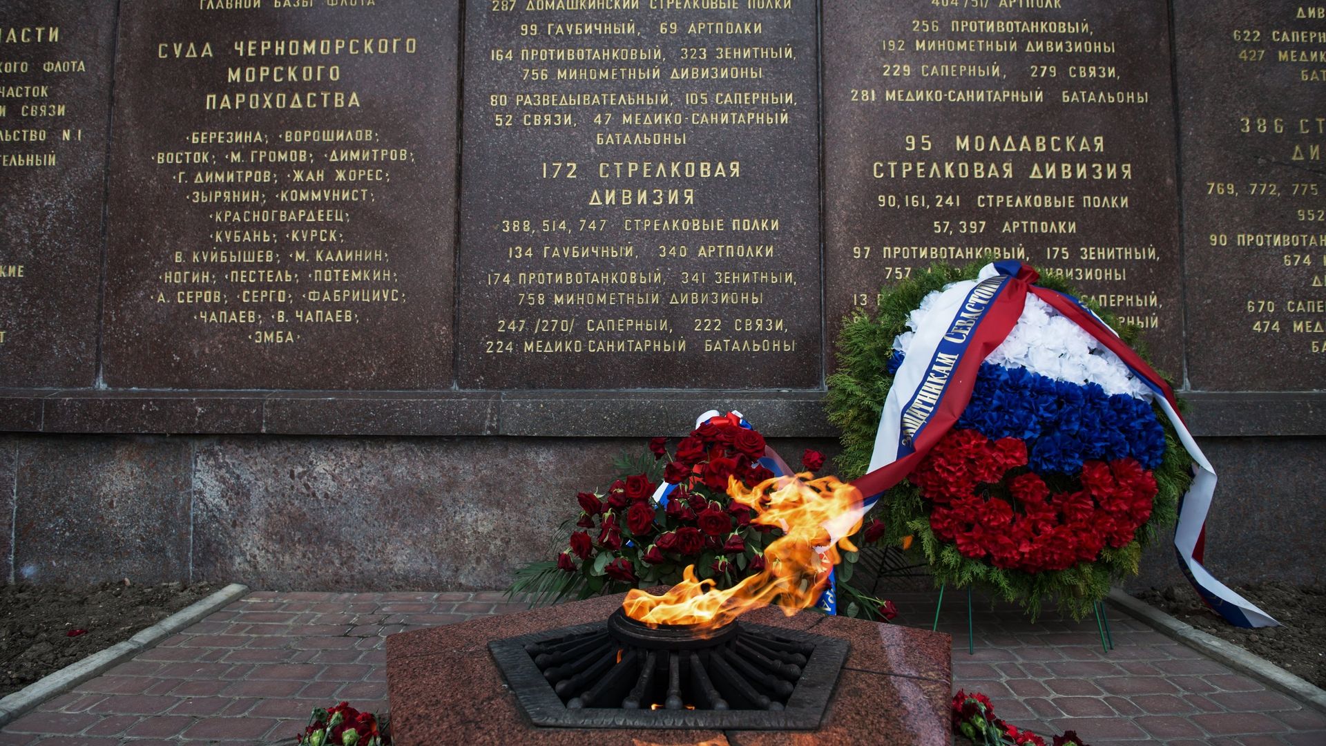 Вечный огонь у Мемориала героической обороны Севастополя 1941-1942 годов в городе Севастополе Вечный огонь у Мемориала героической обороны Севастополя 1941-1942 годов в городе Севастополе - РИА Новости, 1920, 24.11.2022