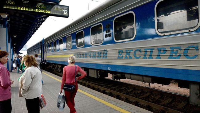 Поезд Киев-Москва на Центральном железнодорожном вокзале в Киеве. Архивное фото Поезд Киев-Москва на Центральном железнодорожном вокзале в Киеве. Архивное фото