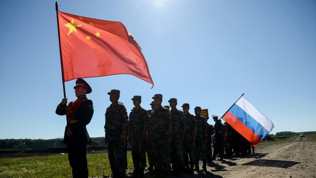 Российские и китайские военные. Архивное фото Российские и китайские военные. Архивное фото