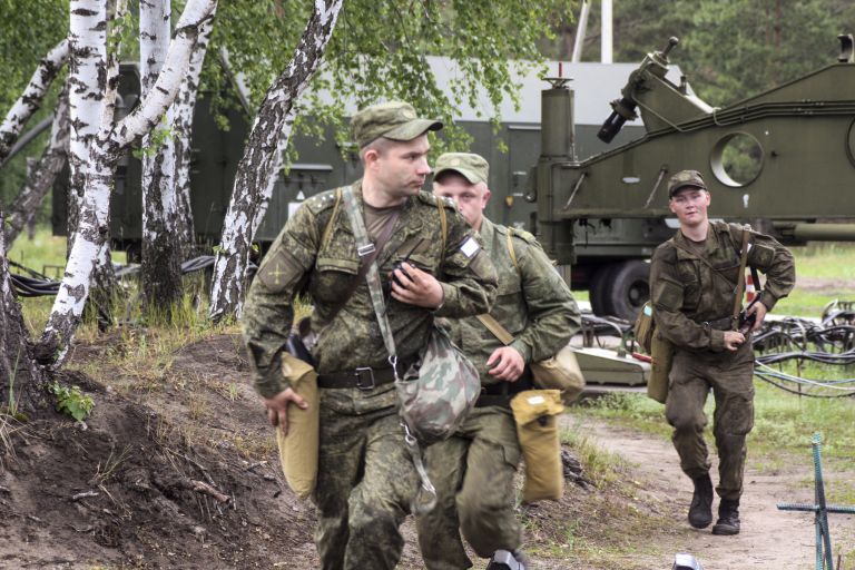Военнослужащие во время двусторонних учений войск ПВО и авиации Западного военного округа Военнослужащие во время двусторонних учений войск ПВО и авиации Западного военного округа
