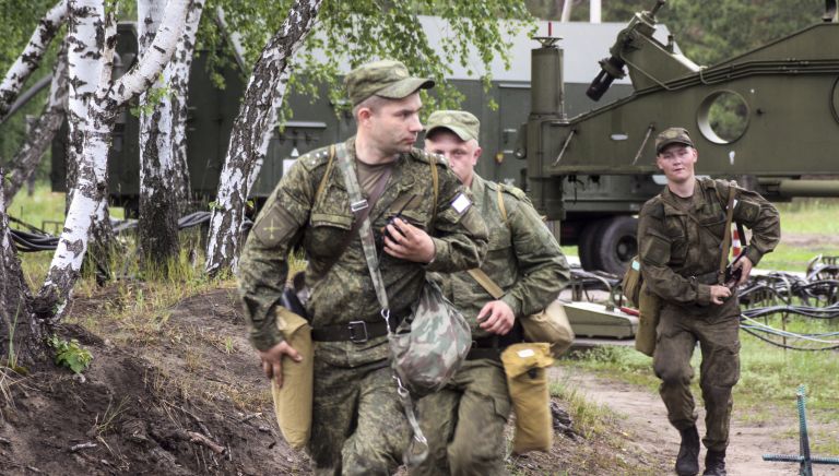 Военнослужащие во время двусторонних учений войск ПВО и авиации Западного военного округа Военнослужащие во время двусторонних учений войск ПВО и авиации Западного военного округа