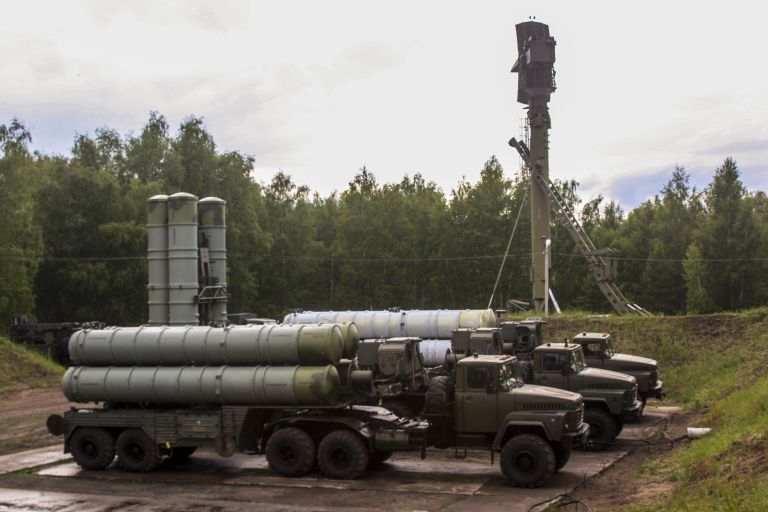 Зенитные ракетные комплексы С-300 Фаворит во время двусторонних учений войск ПВО и авиации Западного военного округа Зенитные ракетные комплексы С-300 Фаворит во время двусторонних учений войск ПВО и авиации Западного военного округа