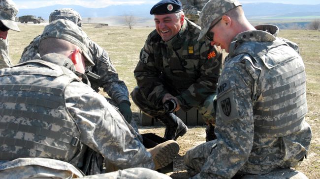 Военнослужащие Северной Македонии и США во время совместных учений на военном полигоне Криволак. Архивное фото
