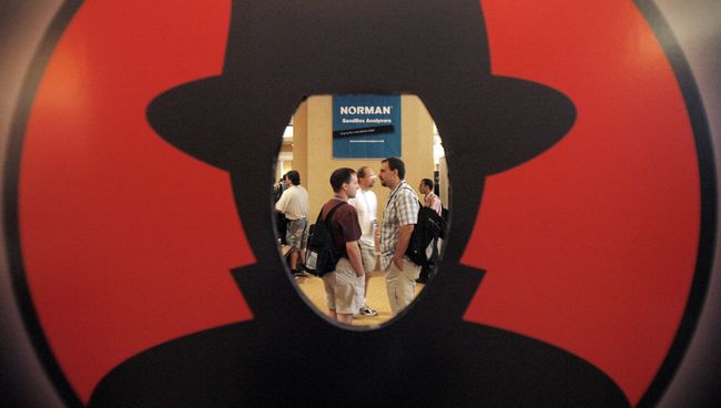 Участники конференции хакеров Black Hat в Лас-Вегасе. Архивное фото Участники конференции хакеров Black Hat в Лас-Вегасе. Архивное фото
