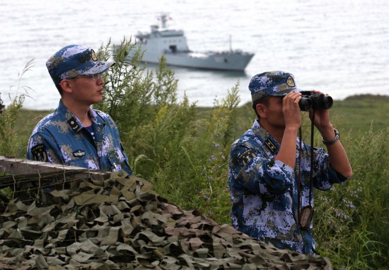Китайские военные моряки во время российско-китайских военно-морских учениях Морское взаимодействие - 2015 Китайские военные моряки во время российско-китайских военно-морских учениях Морское взаимодействие - 2015