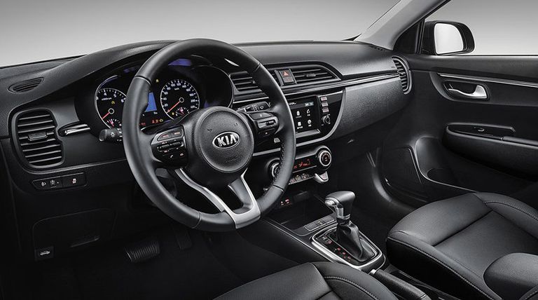 Салон автомобиля Kia K2 (Rio)