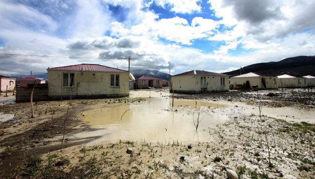 Наводнение в Грузии. Архивное фото Наводнение в Грузии. Архивное фото