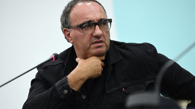 Продюсер Александр Роднянский во время мастер-класса на 28-м Открытом Российском кинофестивале Кинотавр в Сочи Продюсер Александр Роднянский во время мастер-класса на 28-м Открытом Российском кинофестивале Кинотавр в Сочи