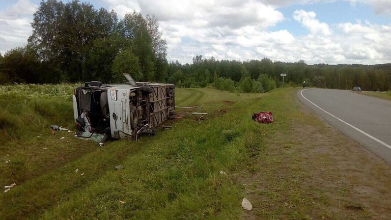 На месте ДТП с автобусом, перевозившим детей, в Томской области. 12 июня 2017 На месте ДТП с автобусом, перевозившим детей, в Томской области. 12 июня 2017