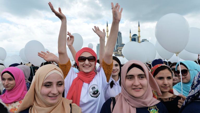 Участники на праздничном митинге-концерте в честь Дня России в Грозном. 12 июня 2017 Участники на праздничном митинге-концерте в честь Дня России в Грозном. 12 июня 2017