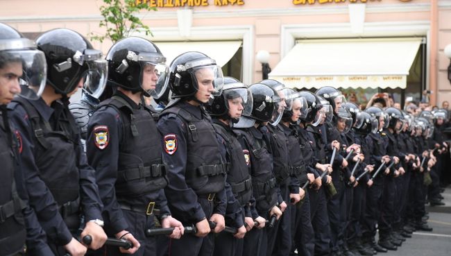Полиция на Тверской улице в Москве. 12 июня 2017 Полиция на Тверской улице в Москве. 12 июня 2017