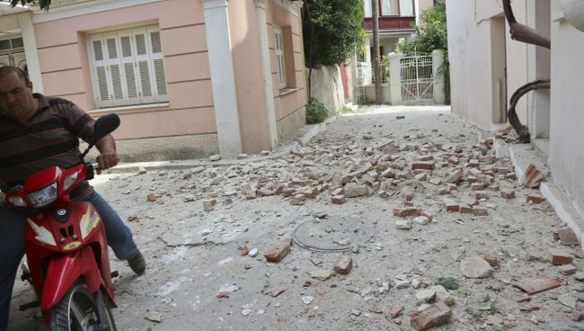 Последствия землетрясения. Архивное фото Последствия землетрясения. Архивное фото