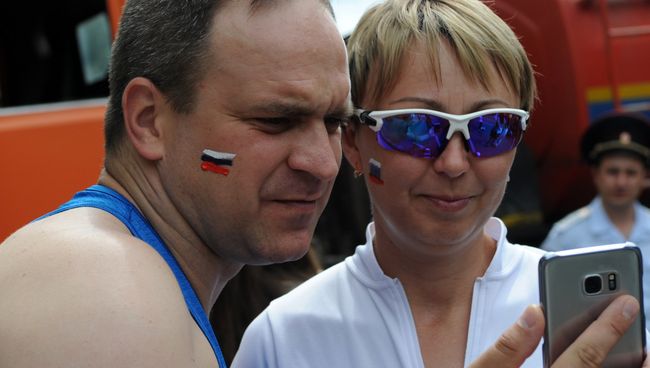 Участники заезда на гироскутерах в Симферополе во время празднования Дня России. 12 июня 2017 Участники заезда на гироскутерах в Симферополе во время празднования Дня России. 12 июня 2017