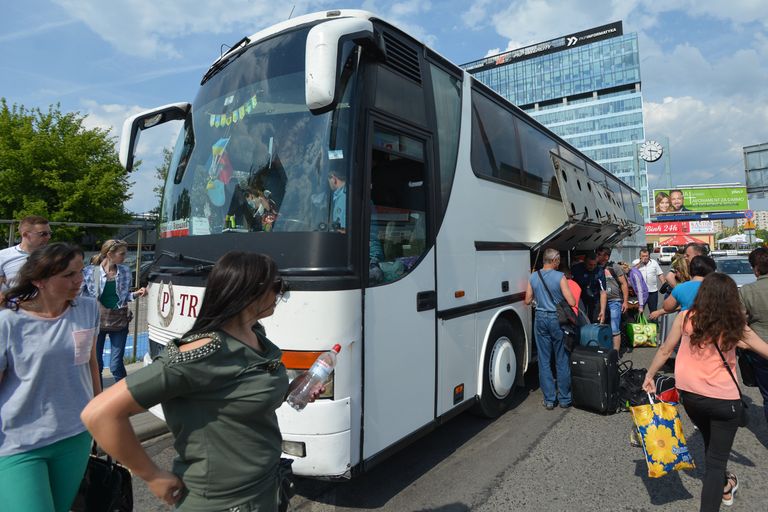 Автобус Черновцы - Варшава на Западном автовокзале польской столицы. С 11 мая украинские граждане могут без виз путешествовать в страны Шенгенской зоны Автобус Черновцы - Варшава на Западном автовокзале польской столицы. С 11 мая украинские граждане могут без виз путешествовать в страны Шенгенской зоны