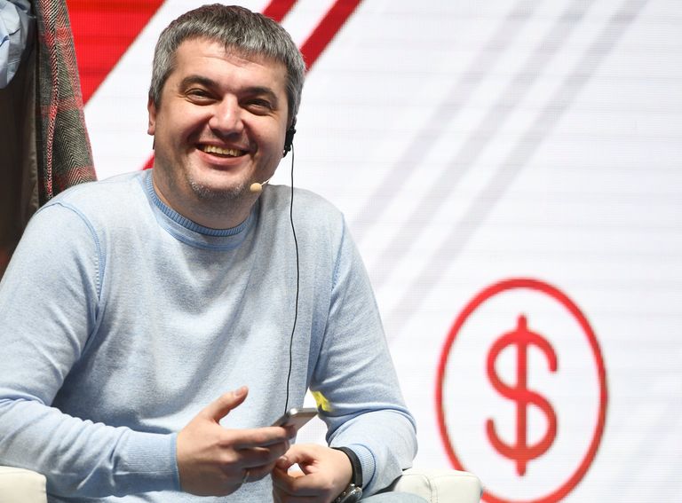 Вице-президент по продажам и маркетингу Esforce Holding Алексей Куприянов на панельной дискуссии Киберспорт и российское телевидение в рамках образовательной части фестиваля-показа Каннские львы в Москве Вице-президент по продажам и маркетингу Esforce Holding Алексей Куприянов на панельной дискуссии Киберспорт и российское телевидение в рамках образовательной части фестиваля-показа Каннские львы в Москве