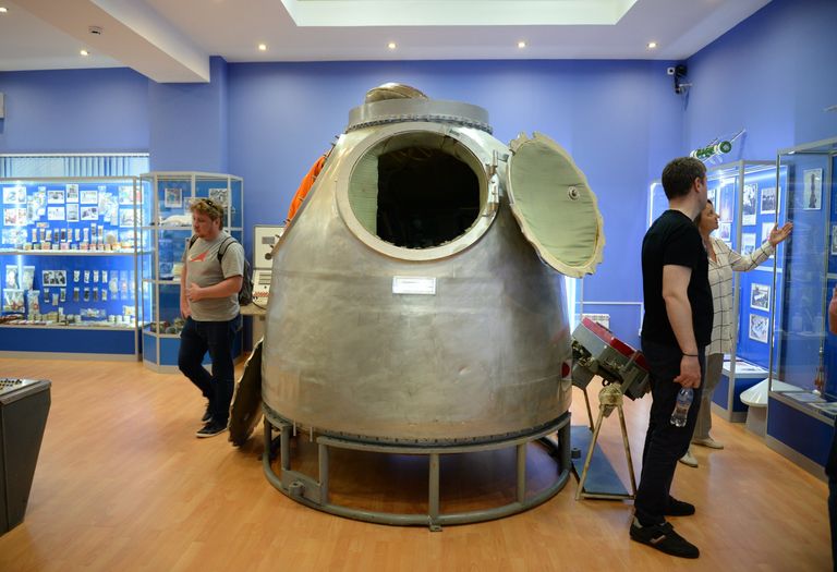 Спускаемый аппарат космического корабля Союз в музее истории космодрома Байконур Спускаемый аппарат космического корабля Союз в музее истории космодрома Байконур
