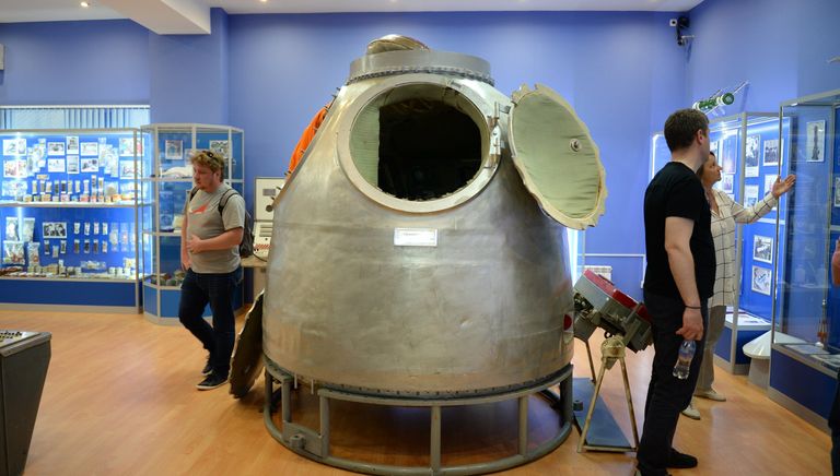 Спускаемый аппарат космического корабля Союз в музее истории космодрома Байконур Спускаемый аппарат космического корабля Союз в музее истории космодрома Байконур