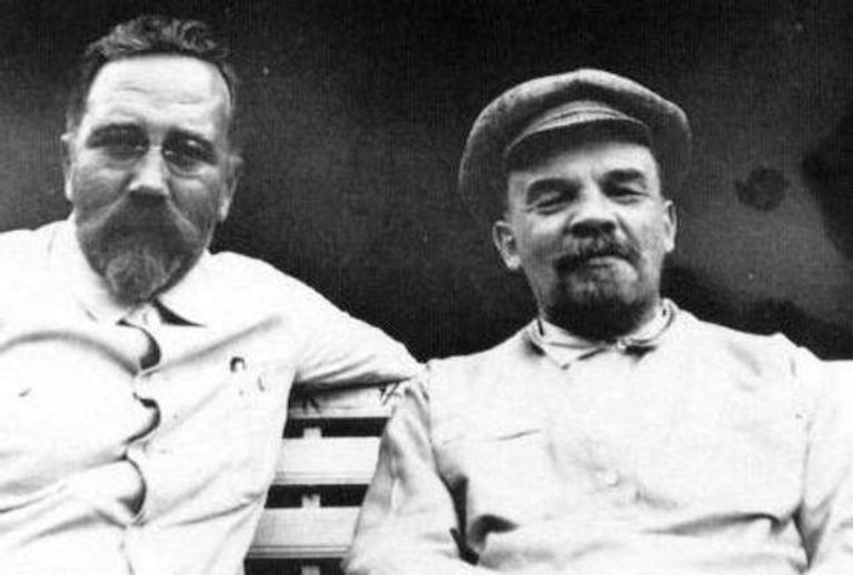 Лев Каменев и Владимир Ленин