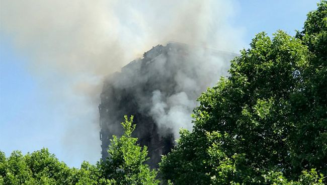 Пожар в 24-этажном жилом доме Grenfell Tower в Лондоне Пожар в 24-этажном жилом доме Grenfell Tower в Лондоне