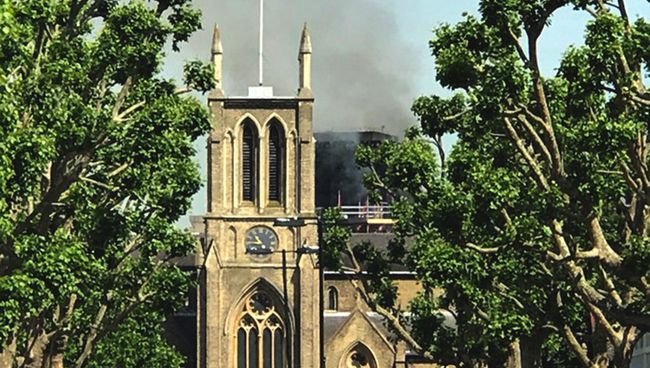 Пожар в 24-этажном жилом доме Grenfell Tower в Лондоне Пожар в 24-этажном жилом доме Grenfell Tower в Лондоне