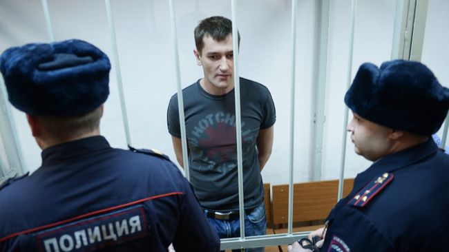 Олег Навальный, обвиняемый в хищении денег у компании Ив Роше, во время оглашения приговора в Замоскворецком суде города Москвы Олег Навальный, обвиняемый в хищении денег у компании Ив Роше, во время оглашения приговора в Замоскворецком суде города Москвы