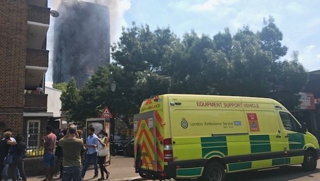 Пожар в 24-этажном жилом доме Grenfell Tower в Лондоне Пожар в 24-этажном жилом доме Grenfell Tower в Лондоне